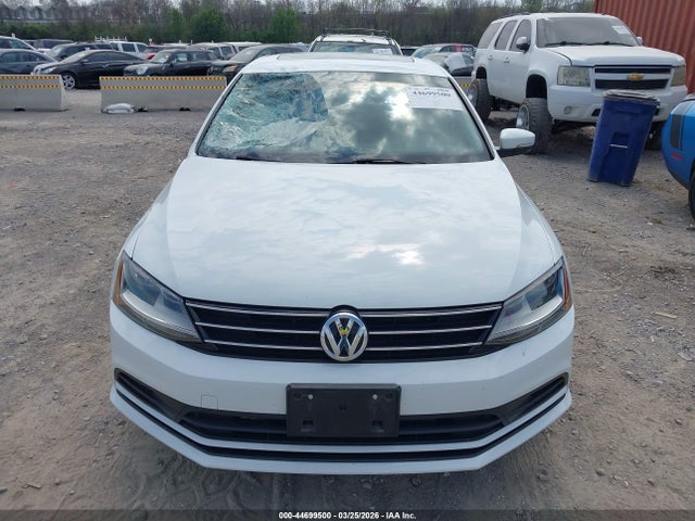 44699500 :رقم المزاد ، 3VWDB7AJ4HM364679 vin ، 2017 Volkswagen Jetta 1.4t Se مزاد بيع