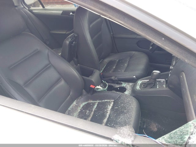 44699500 :رقم المزاد ، 3VWDB7AJ4HM364679 vin ، 2017 Volkswagen Jetta 1.4t Se مزاد بيع