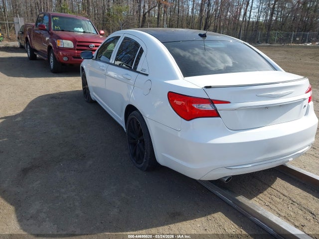 2013 CHRYSLER 200 1C3CCBBG7DN747506 Photo 2