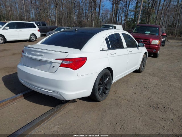 2013 CHRYSLER 200 1C3CCBBG7DN747506 Photo 3