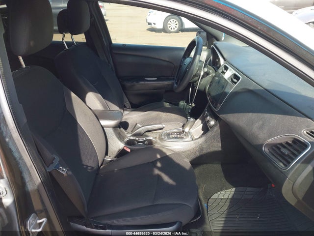 2013 CHRYSLER 200 1C3CCBBG7DN747506 Photo 4