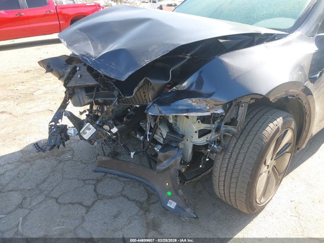 Продажа на аукционе авто 2026 Tesla Model Y Premium Rear-wheel Drive/standard Rear-wheel Drive, vin: 7SAYGDED2TF415718, номер лота: 44699607