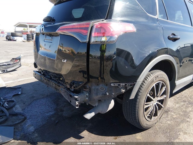 Toyota RAV4 LE 2018 2T3ZFREV2JW453435 Image 18
