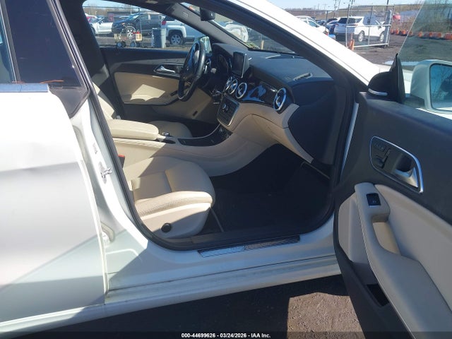 2014 MERCEDES-BENZ CLA 250 WDDSJ4GB9EN134283 Photo 4