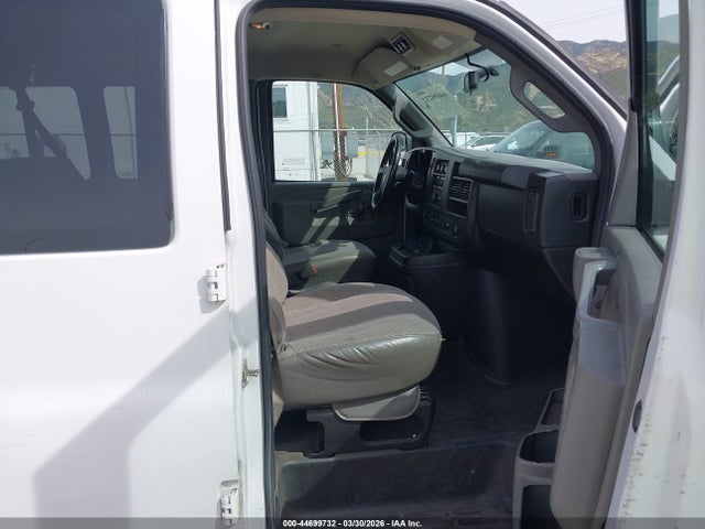 1GAWGEFG6L1235386 Chevrolet Express Passenger Rwd 2500 Regular Wheelbase Ls