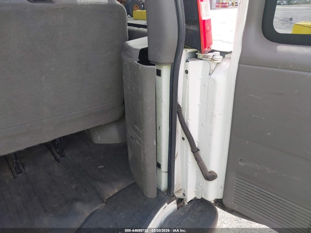 1GAWGEFG6L1235386 Chevrolet Express Passenger Rwd 2500 Regular Wheelbase Ls