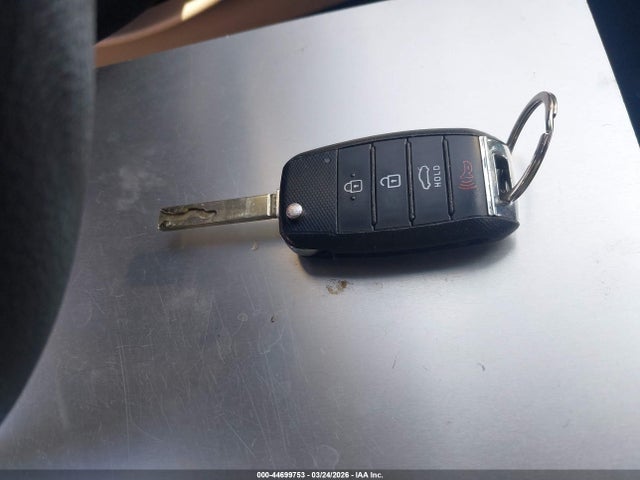5XXGT4L35JG270232 KIA Optima Lx