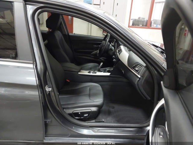 44699788 :رقم المزاد ، WBA3C3C54EP660714 vin ، 2014 Bmw 320i Xdrive مزاد بيع