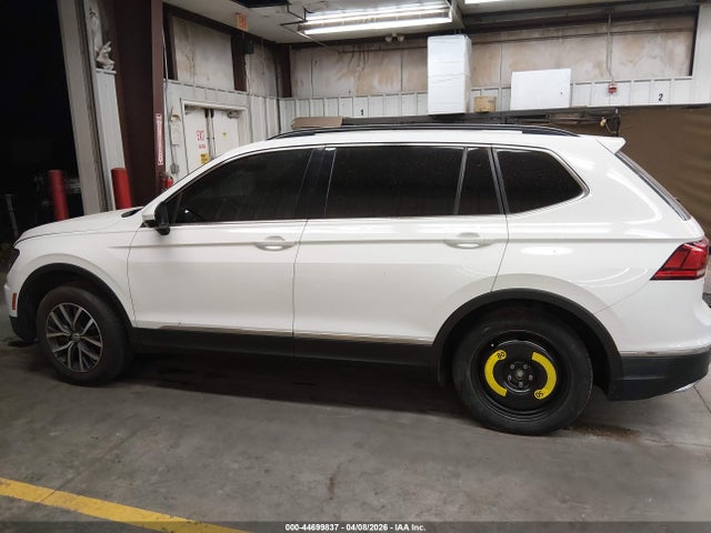 2018 Volkswagen Tiguan 2.0t Se/2.0t Sel მანქანა იყიდება აუქციონზე, vin: 3VV3B7AX1JM033844, აუქციონის ნომერი: 44699837