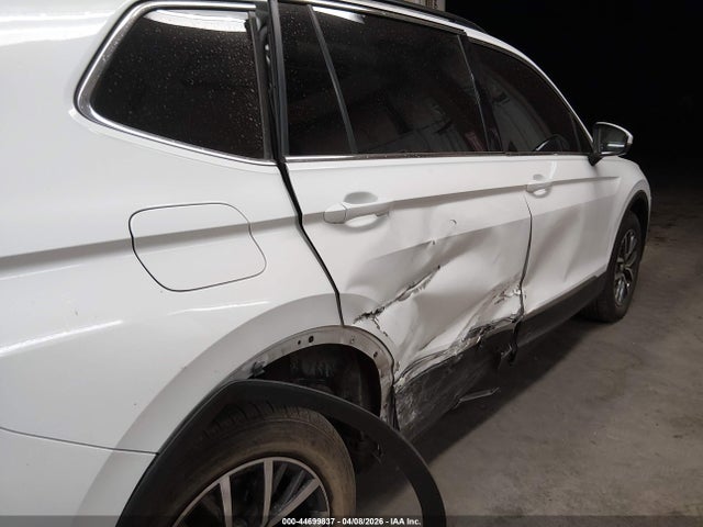 2018 Volkswagen Tiguan 2.0t Se/2.0t Sel მანქანა იყიდება აუქციონზე, vin: 3VV3B7AX1JM033844, აუქციონის ნომერი: 44699837
