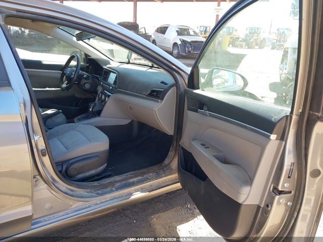 5NPD84LF1KH446438 Hyundai ELANTRA SEL