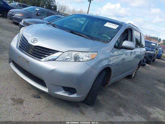 Toyota Sienna Le 7 Passenger 2014 5TDJK3DC9ES092959 Image 2
