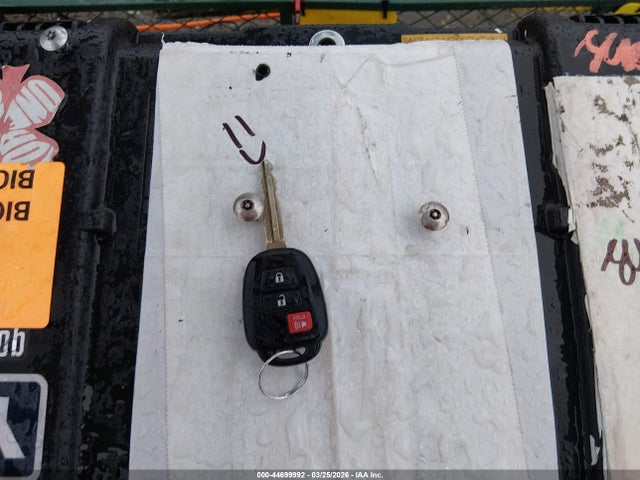 Toyota RAV4 LE 2016 JTMBFREV3GJ098428 Image 11