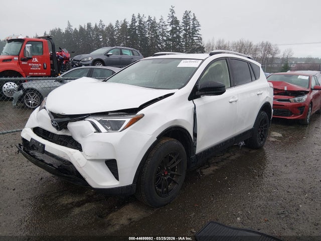 Toyota RAV4 LE 2016 JTMBFREV3GJ098428 Image 2