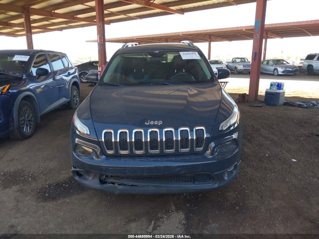 44699994 :رقم المزاد ، 1C4PJLLX8JD580596 vin ، 2018 Jeep Cherokee Latitude Plus Fwd مزاد بيع