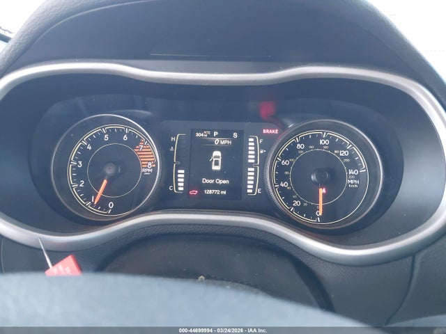 44699994 :رقم المزاد ، 1C4PJLLX8JD580596 vin ، 2018 Jeep Cherokee Latitude Plus Fwd مزاد بيع