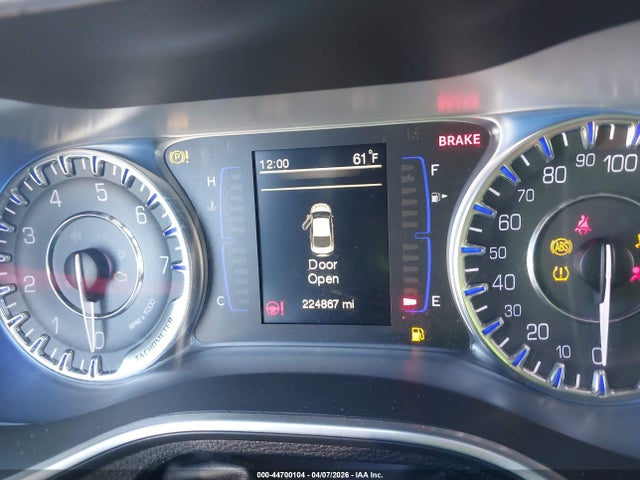 Продаж на аукціоні авто 2015 Chrysler 200 Limited, vin: 1C3CCCAB5FN674408, номер лоту: 44700104