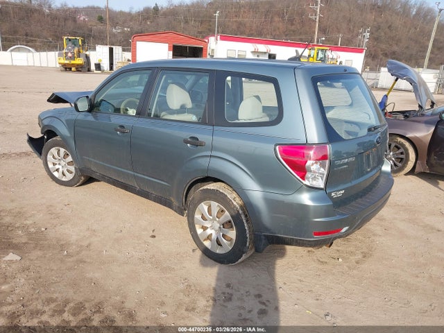 2013 SUBARU FORESTER JF2SHAAC9DH443465 Photo 2