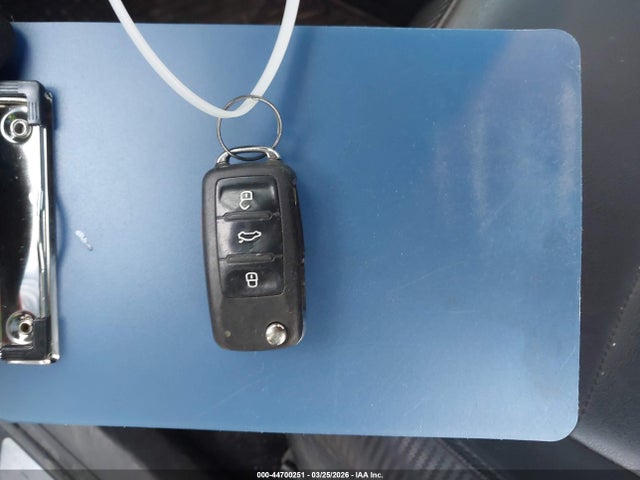 Продаж на аукціоні авто 2013 Volkswagen Beetle 2.5l, vin: 3VW5X7AT3DM803582, номер лоту: 44700251