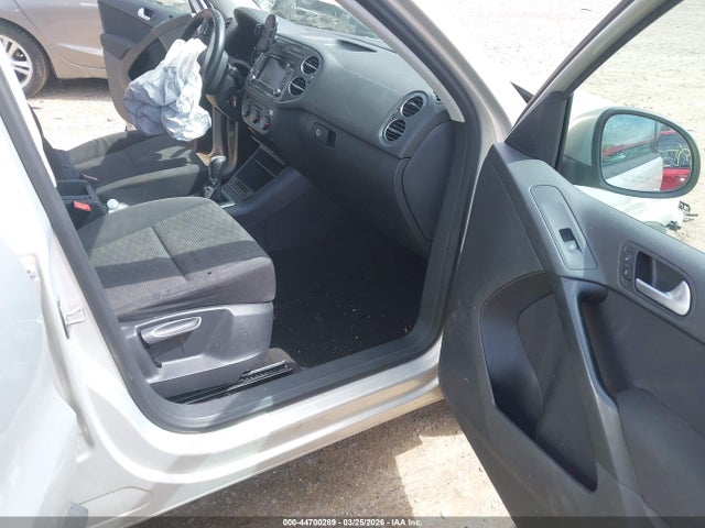 2015 VOLKSWAGEN TIGUAN WVGAV7AXXFW564640 Photo 4