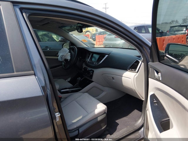 2018 HYUNDAI TUCSON KM8J33A20JU817973 Photo 4