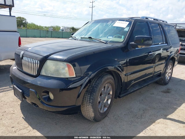 44700439 :رقم المزاد ، 5LMFU28RX4LJ31799 vin ، 2004 Lincoln Navigator مزاد بيع