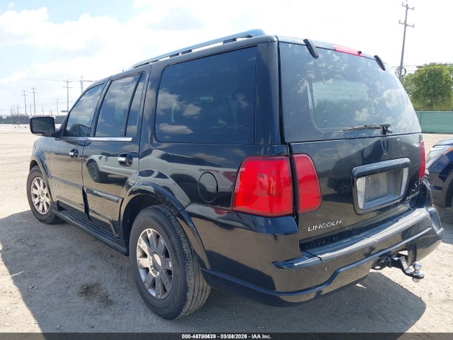 44700439 :رقم المزاد ، 5LMFU28RX4LJ31799 vin ، 2004 Lincoln Navigator مزاد بيع