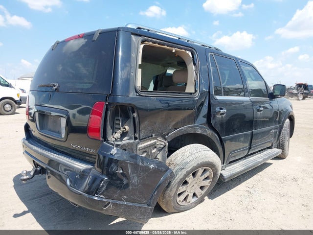 44700439 :رقم المزاد ، 5LMFU28RX4LJ31799 vin ، 2004 Lincoln Navigator مزاد بيع
