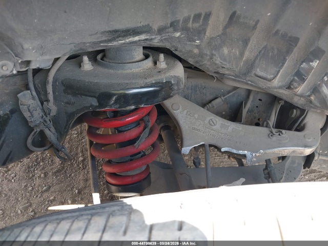 44700439 :رقم المزاد ، 5LMFU28RX4LJ31799 vin ، 2004 Lincoln Navigator مزاد بيع