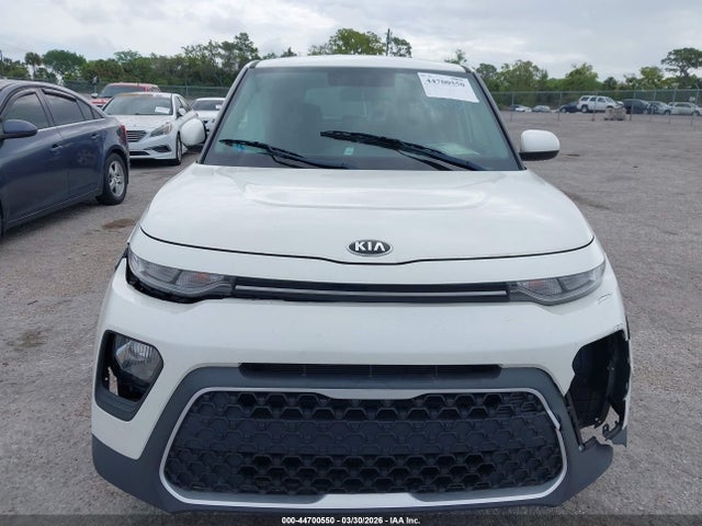 2020 Kia Soul Lx მანქანა იყიდება აუქციონზე, vin: KNDJ23AU6L7717726, აუქციონის ნომერი: 44700550