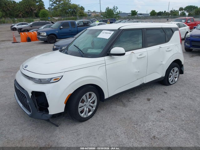 2020 Kia Soul Lx მანქანა იყიდება აუქციონზე, vin: KNDJ23AU6L7717726, აუქციონის ნომერი: 44700550