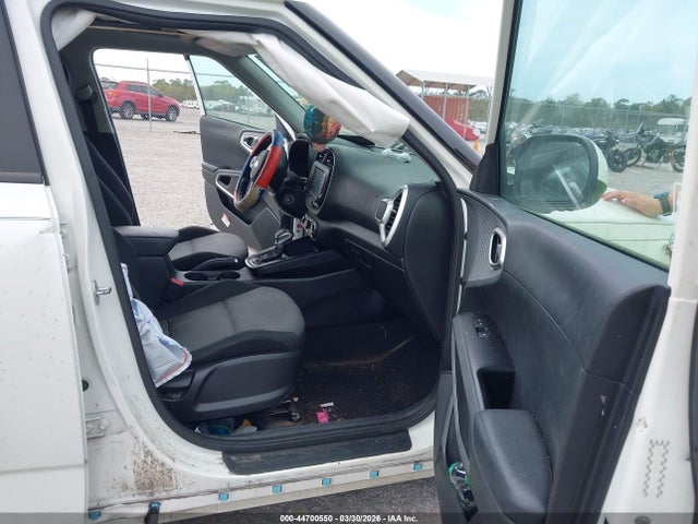 2020 Kia Soul Lx მანქანა იყიდება აუქციონზე, vin: KNDJ23AU6L7717726, აუქციონის ნომერი: 44700550