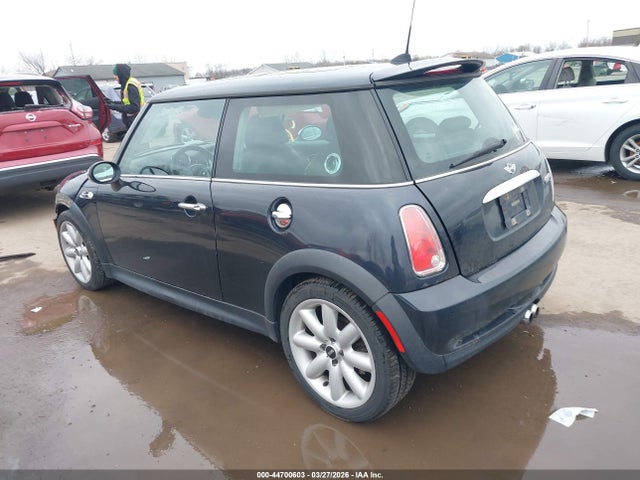 2006 MINI COOPER S WMWRE33596TL17717 Photo 2