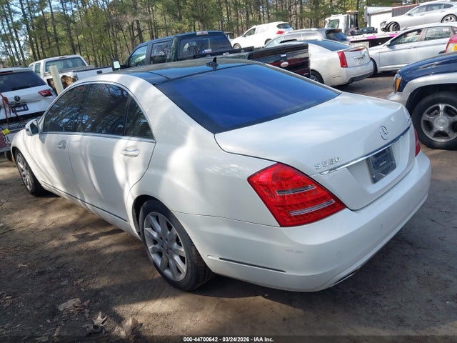2011 MERCEDES-BENZ S 550 WDDNG8GB3BA381790 Photo 2