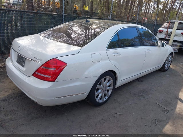 2011 MERCEDES-BENZ S 550 WDDNG8GB3BA381790 Photo 3