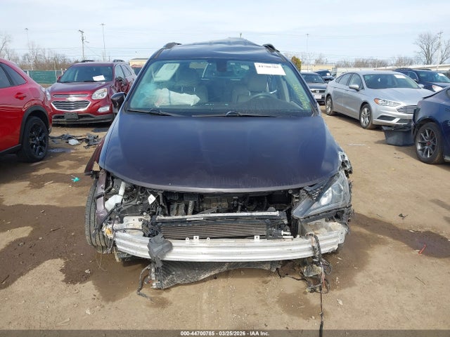 44700785 :رقم المزاد ، 2C4RC1EG0HR578885 vin ، 2017 Chrysler Pacifica Touring-l Plus مزاد بيع