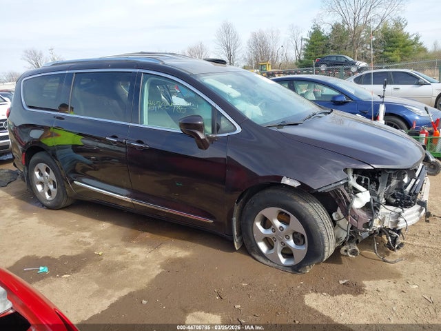 44700785 :رقم المزاد ، 2C4RC1EG0HR578885 vin ، 2017 Chrysler Pacifica Touring-l Plus مزاد بيع