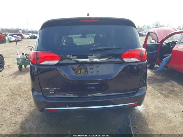44700785 :رقم المزاد ، 2C4RC1EG0HR578885 vin ، 2017 Chrysler Pacifica Touring-l Plus مزاد بيع