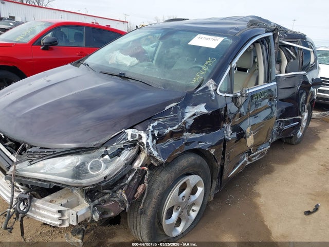 44700785 :رقم المزاد ، 2C4RC1EG0HR578885 vin ، 2017 Chrysler Pacifica Touring-l Plus مزاد بيع