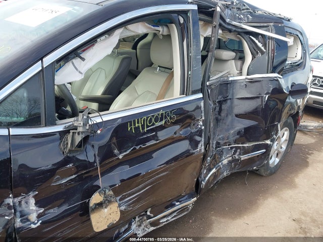44700785 :رقم المزاد ، 2C4RC1EG0HR578885 vin ، 2017 Chrysler Pacifica Touring-l Plus مزاد بيع
