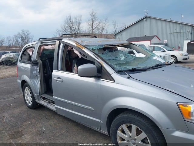 2016 Chrysler Town & Country Touring მანქანა იყიდება აუქციონზე, vin: 2C4RC1BGXGR238503, აუქციონის ნომერი: 44700790