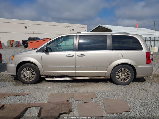 44700840 :رقم المزاد ، 2C4RC1GG7FR610077 vin ، 2015 Chrysler Town & Country Limited Platinum مزاد بيع