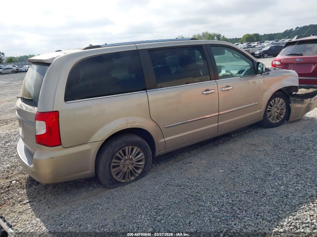 44700840 :رقم المزاد ، 2C4RC1GG7FR610077 vin ، 2015 Chrysler Town & Country Limited Platinum مزاد بيع