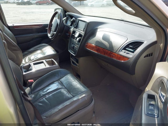 44700840 :رقم المزاد ، 2C4RC1GG7FR610077 vin ، 2015 Chrysler Town & Country Limited Platinum مزاد بيع