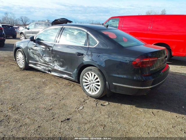 2017 VOLKSWAGEN PASSAT 1VWBT7A35HC019670 Photo 2