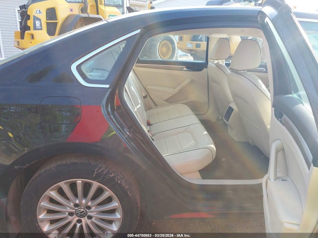 2017 VOLKSWAGEN PASSAT 1VWBT7A35HC019670 Photo 7
