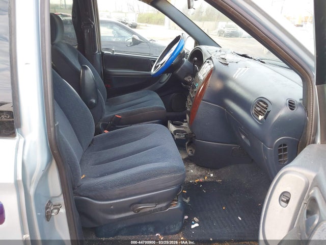 2001 CHRYSLER TOWN & COUNTRY 2C8GP44G91R184871 Photo 4