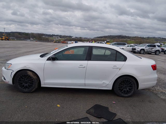 2014 Volkswagen Jetta 2.0l S მანქანა იყიდება აუქციონზე, vin: 3VW2K7AJ3EM407072, აუქციონის ნომერი: 44700958