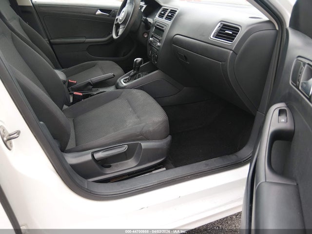 2014 Volkswagen Jetta 2.0l S მანქანა იყიდება აუქციონზე, vin: 3VW2K7AJ3EM407072, აუქციონის ნომერი: 44700958