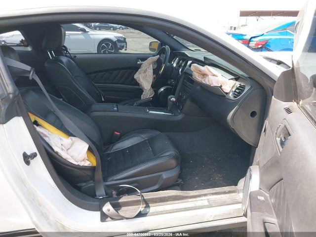 Продажа на аукционе авто 2012 Ford Mustang V6 Premium, vin: 1ZVBP8AM6C5207775, номер лота: 44700983